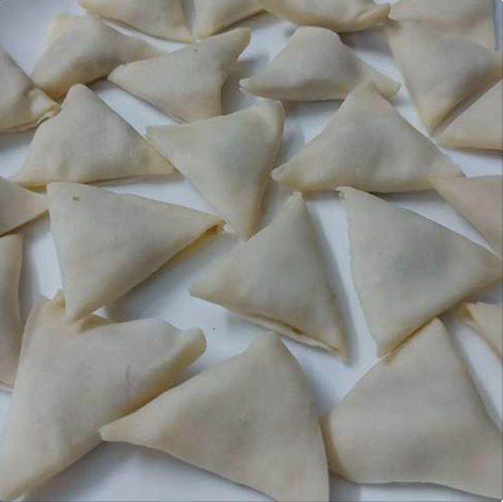 Deal - Chicken/Beef/Bar B Q/Aloo Samosa, Mint Roll, Chicken Cone, Wong Tong - Frozen - Image 4