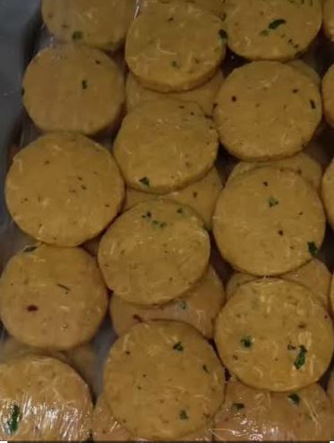 Deal - Chicken/Beef/Bar B Q/Aloo Samosa, Mint Roll, Chicken Cone, Wong Tong - Frozen - Image 3